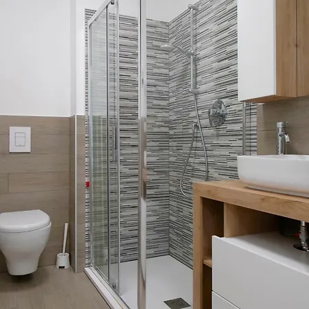 Casa Ideale Tim Appartmanti Moderni Vicina Al Centro Apartman *