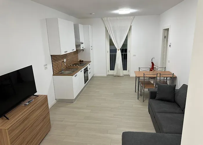 Casa Ideale Tim Appartmanti Moderni Vicina Al Centro アパート レッコ