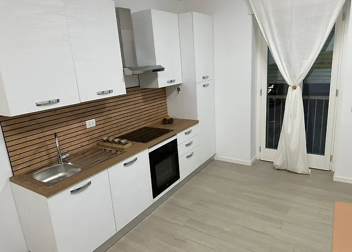 アパート Casa Ideale Tim Appartmanti Moderni Vicina Al Centro レッコ