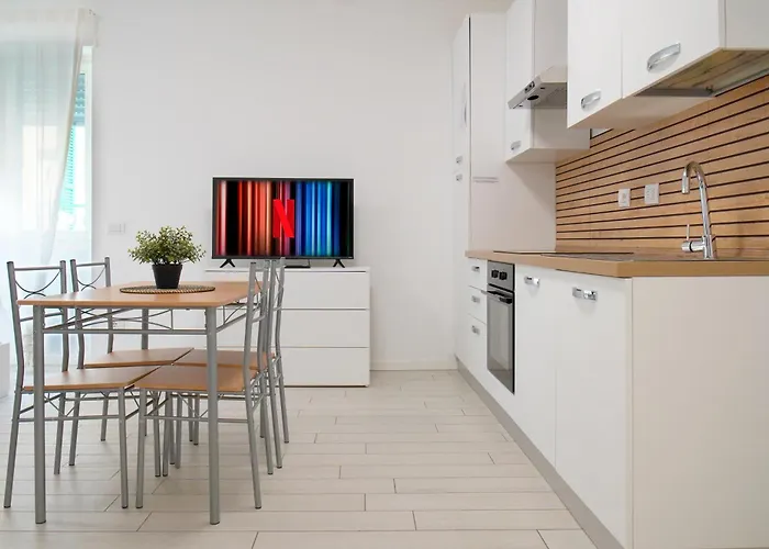 アパート Casa Ideale Tim Appartmanti Moderni Vicina Al Centro レッコ