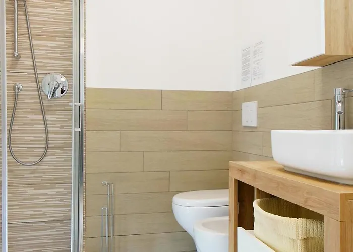 Casa Ideale Tim Appartmanti Moderni Vicina Al Centro アパート レッコ