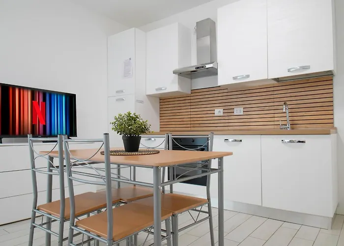 Casa Ideale Tim Appartmanti Moderni Vicina Al Centro アパート