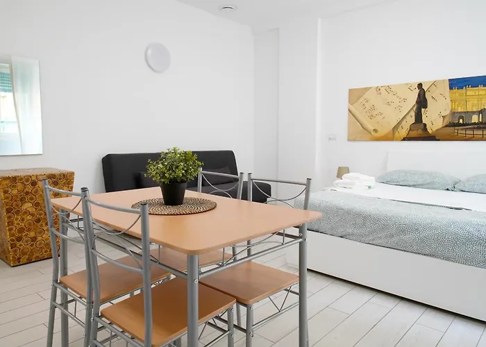 Casa Ideale Tim Appartmanti Moderni Vicina Al Centro レッコ
