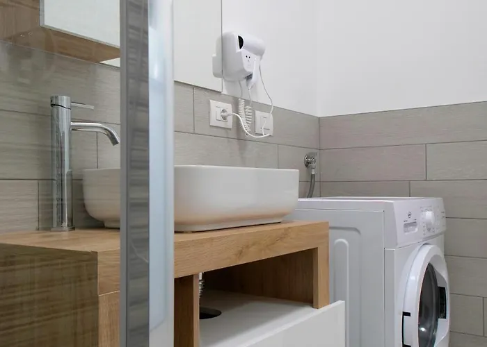 Casa Ideale Tim Appartmanti Moderni Vicina Al Centro アパート
