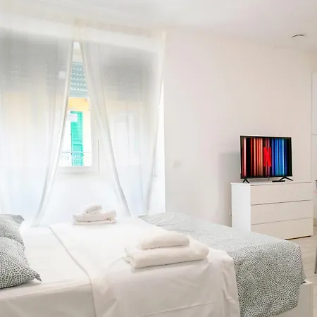 Casa Ideale Tim Appartmanti Moderni Vicina Al Centro 레코