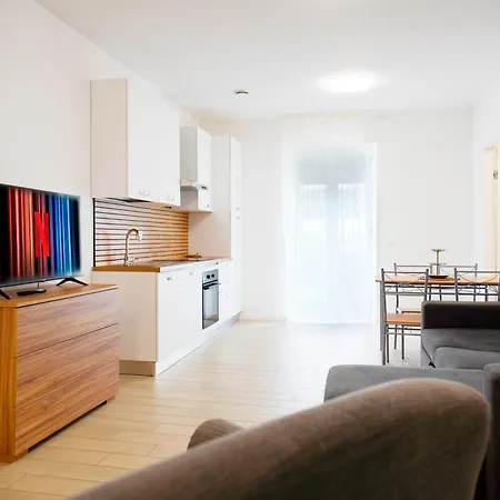 Casa Ideale Tim Appartmanti Moderni Vicina Al Centro 아파트 *