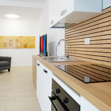 Casa Ideale Tim Appartmanti Moderni Vicina Al Centro * 레코