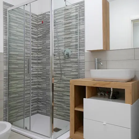 Casa Ideale Tim Appartmanti Moderni Vicina Al Centro 레코
