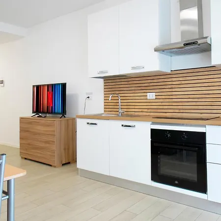 Casa Ideale Tim Appartmanti Moderni Vicina Al Centro * 레코
