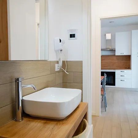 아파트 Casa Ideale Tim Appartmanti Moderni Vicina Al Centro