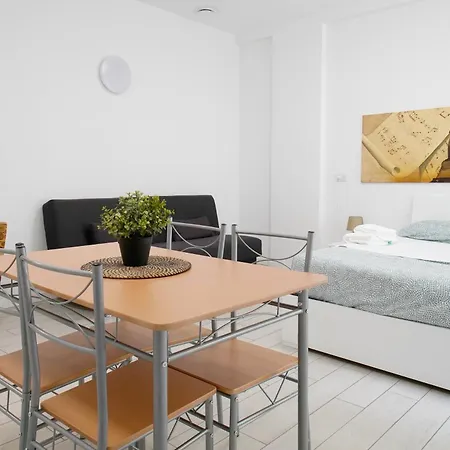 Casa Ideale Tim Appartmanti Moderni Vicina Al Centro 레코